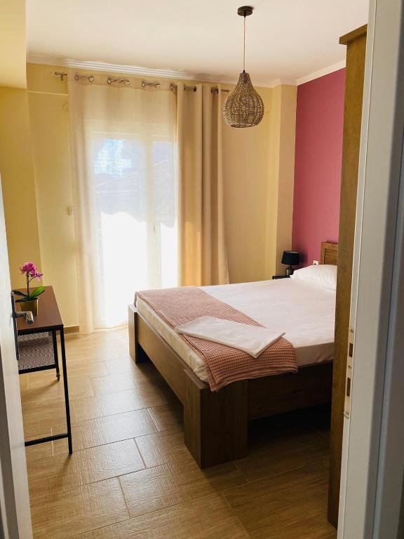 Postel nebo postele na pokoji v ubytování Emily Apartment -N.Kallikratia