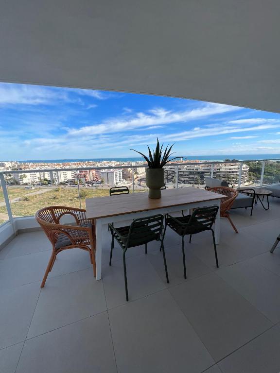 Balkón nebo terasa v ubytování Exceptional Apartment in Gran Canet 9th floor with sea view and private garage