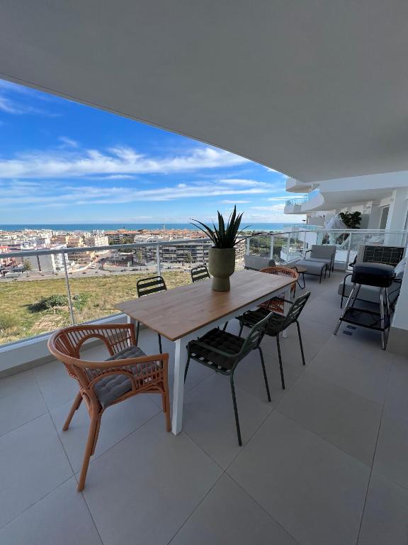 Balkón nebo terasa v ubytování Exceptional Apartment in Gran Canet 9th floor with sea view and private garage