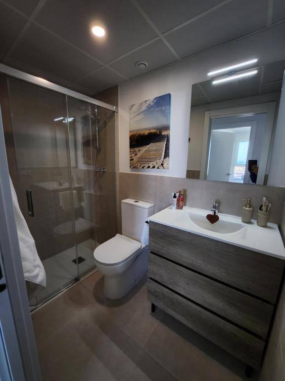 Koupelna v ubytování Exceptional Apartment in Gran Canet 9th floor with sea view and private garage