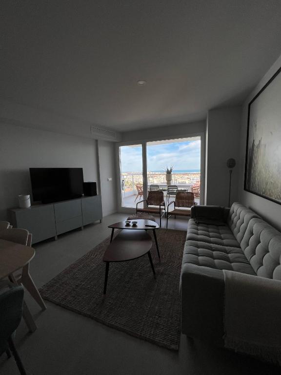 TV a/nebo společenská místnost v ubytování Exceptional Apartment in Gran Canet 9th floor with sea view and private garage