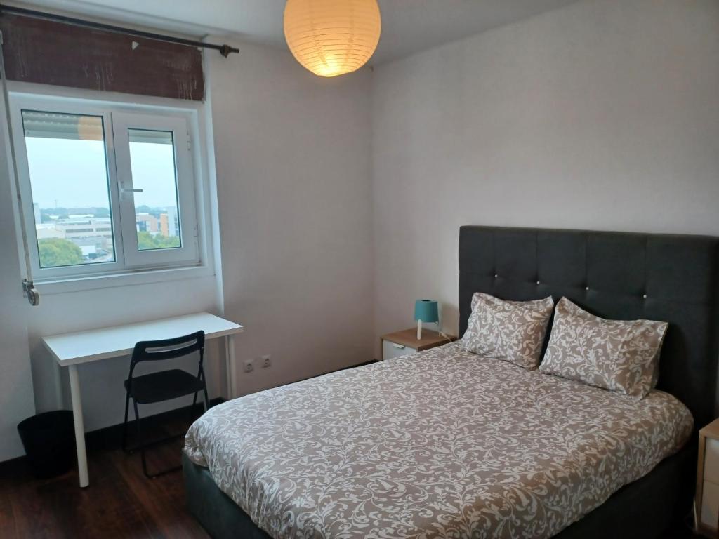 Postel nebo postele na pokoji v ubytování Oporto Sea Rooms