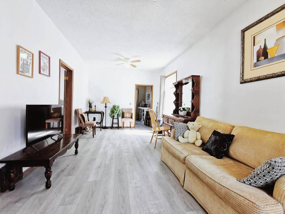 Downtown Inglewood Cottagelike Cozy House, Calgary (updated prices 2024)