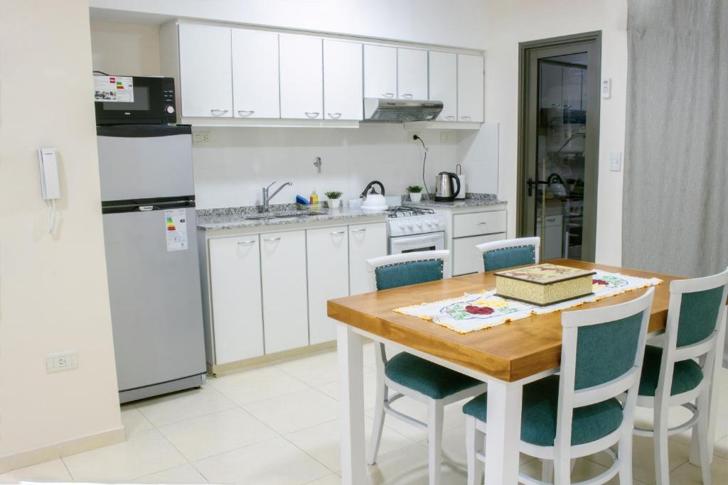 Nhà bếp/bếp nhỏ tại Maipú Departamento J&M - España 29