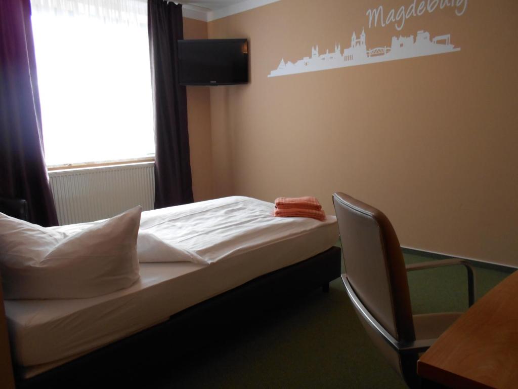Postel nebo postele na pokoji v ubytování Síu Hotel Magdeburg