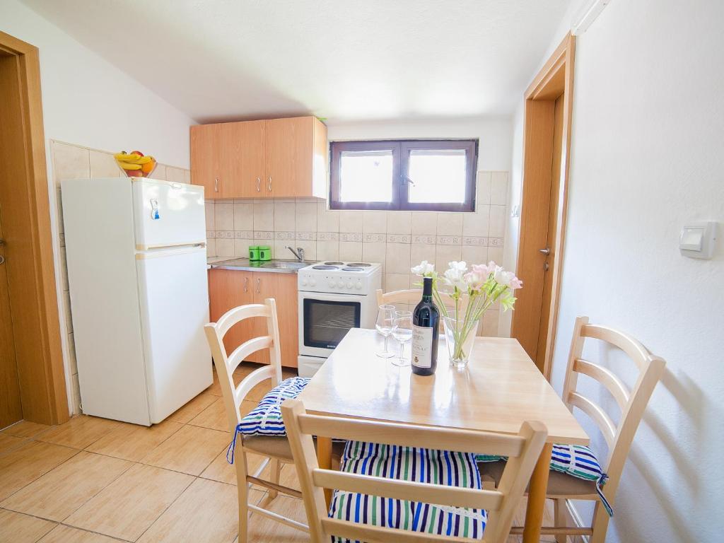Kuchyň nebo kuchyňský kout v ubytování Apartments Viktorija