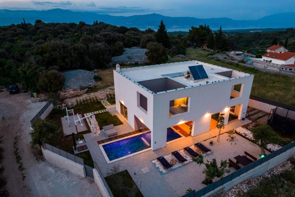 an aerial view of a house with a pool at Luxury house Natanel in Škrip