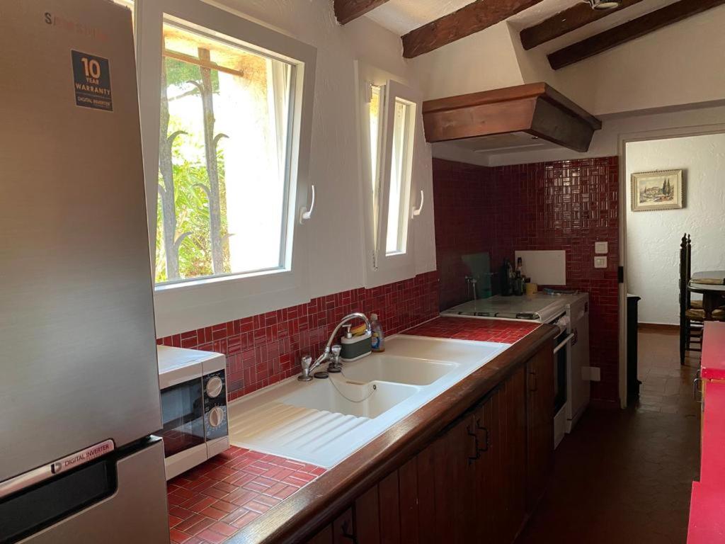 Kuchyň nebo kuchyňský kout v ubytování Beau Mas Provençal Golfe de St Tropez