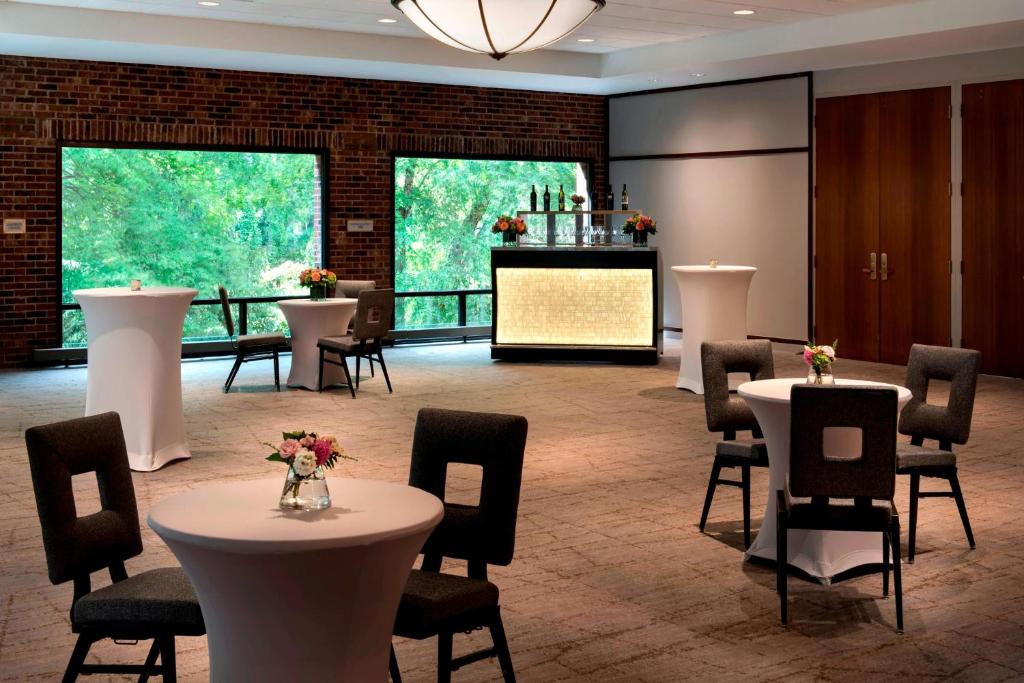 TV a/nebo společenská místnost v ubytování Princeton Marriott at Forrestal