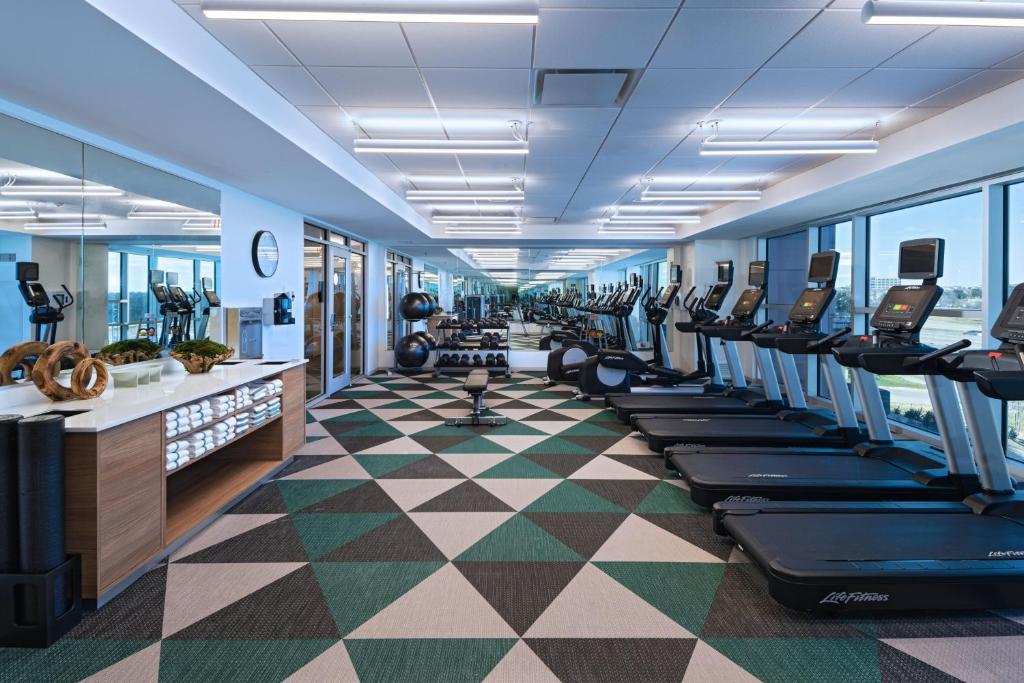 Fitness centrum a/nebo fitness zařízení v ubytování Element Dallas Las Colinas