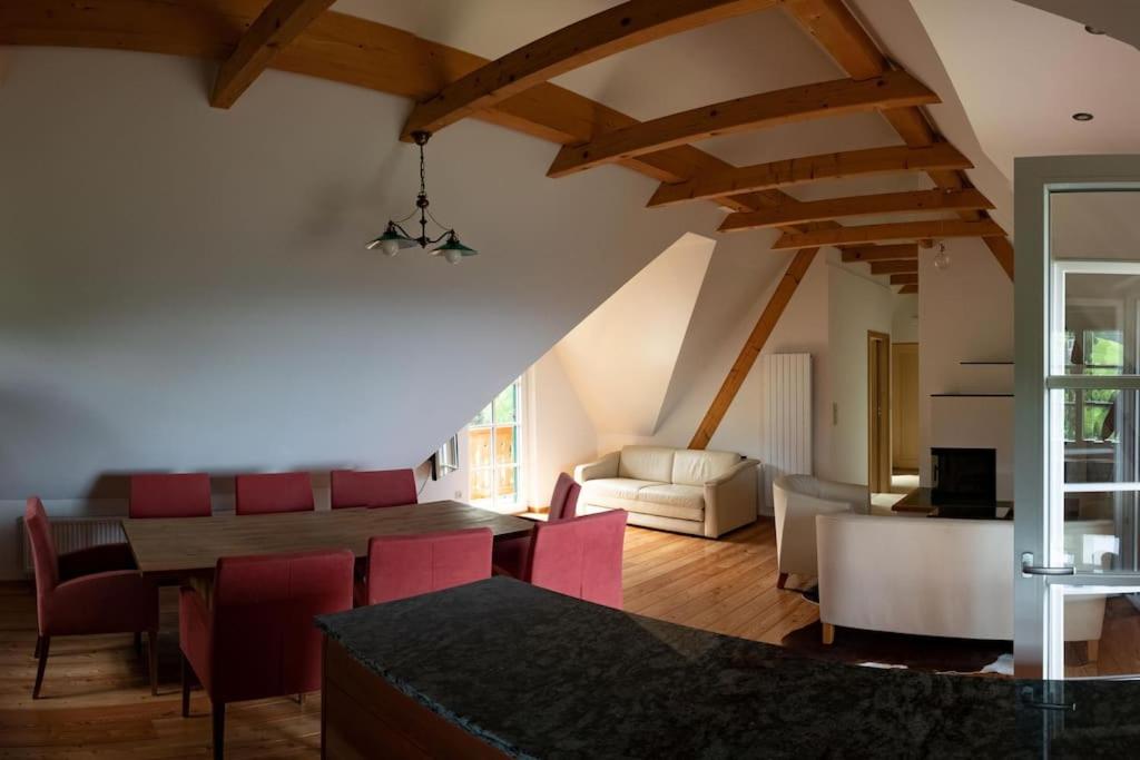 Posezení v ubytování Chalet-Südsteiermark - traumhafte Aussicht, Infinity Pool, Privatsphäre, Klima und de-luxe Ausstattung