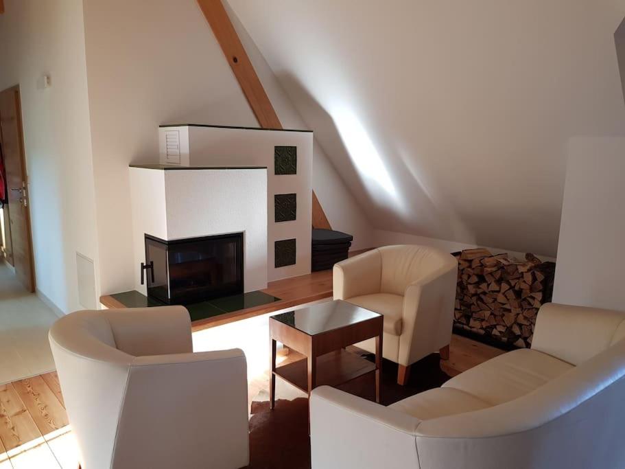 Posezení v ubytování Chalet-Südsteiermark - traumhafte Aussicht, Infinity Pool, Privatsphäre, Klima und de-luxe Ausstattung