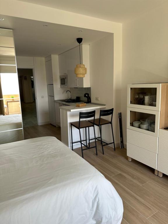 Kuchyňa alebo kuchynka v ubytovaní Estudio primera línea de playa
