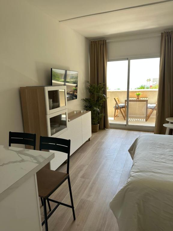 Posteľ alebo postele v izbe v ubytovaní Estudio primera línea de playa