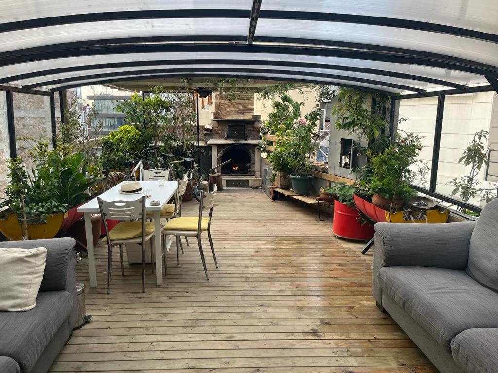 Central Apartment KADIKOY Terrace BBQ close 2 block Ferry Bull Metro Nighlife