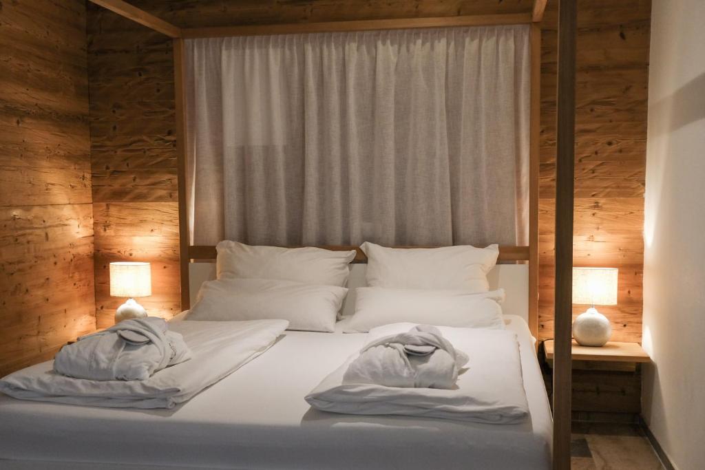 Postel nebo postele na pokoji v ubytování Aktivhotel Wildschütz