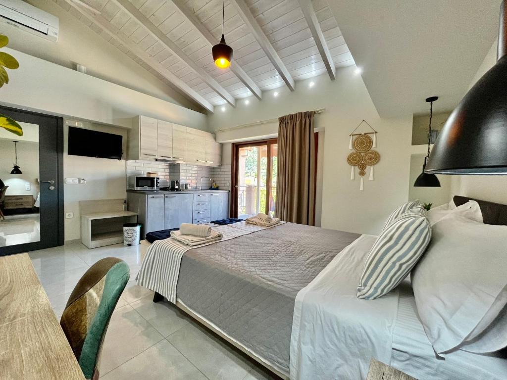 Posteľ alebo postele v izbe v ubytovaní Emily Apartments