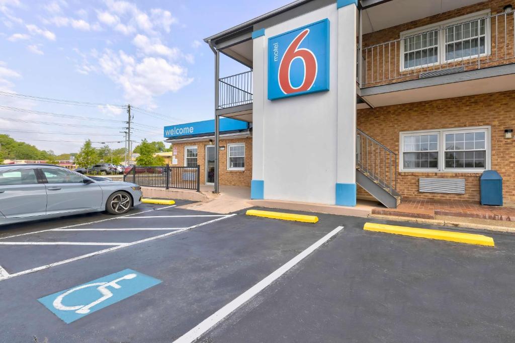a gas station with a car parked in a parking lot at Motel 6-Falls Church, VA - Arlington Boulevard in Falls Church