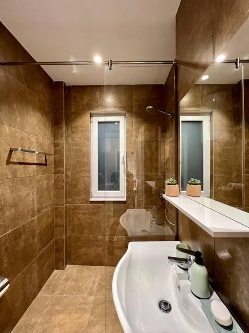 Destiny - Cozy Apartment At Myslym Shyri - Imazhi 3