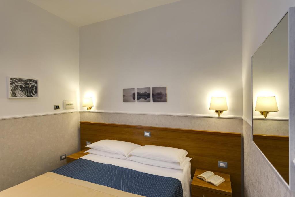 Postel nebo postele na pokoji v ubytování Hotel Marcantonio