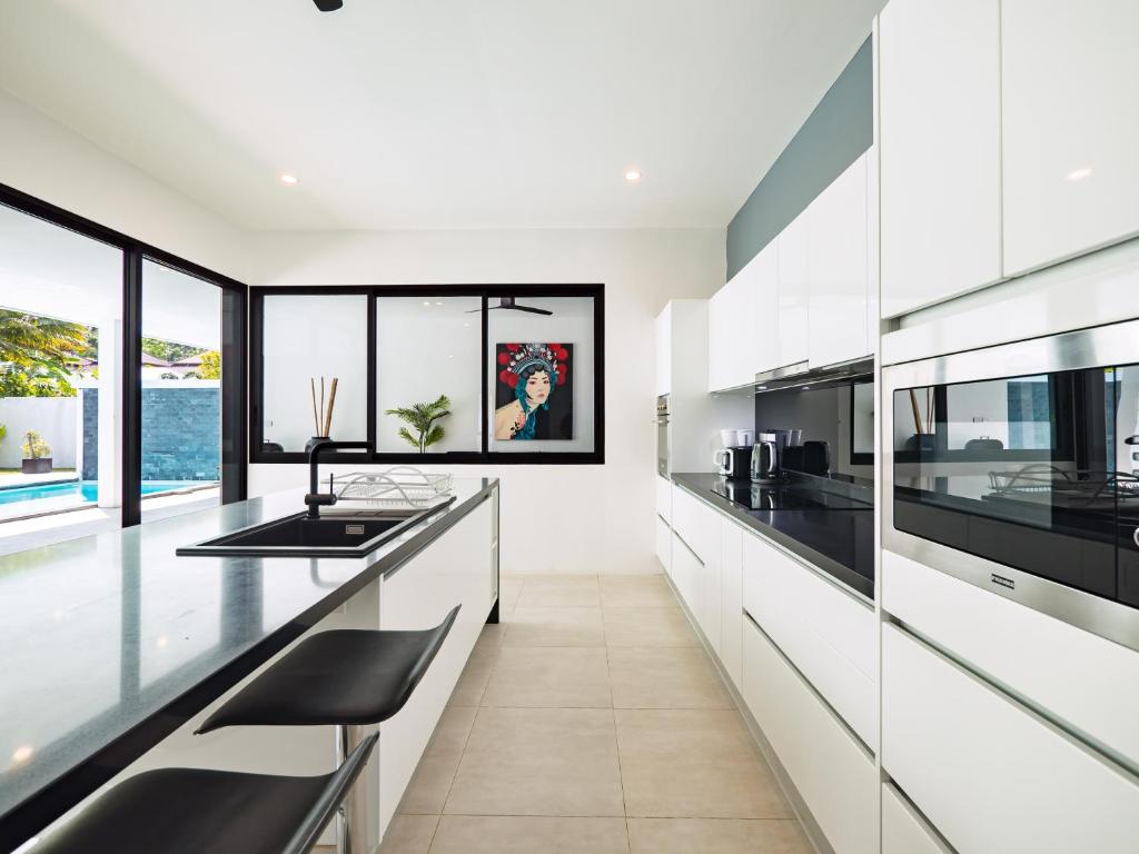 Kuchyň nebo kuchyňský kout v ubytování Villa Yana 2 bedrooms Lamai