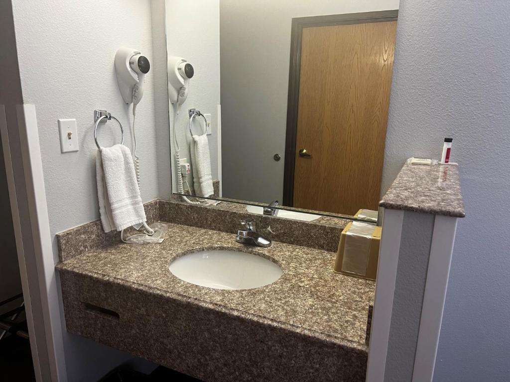 Super 8 by Wyndham Cleveland TX - King Room - Non Fumatori