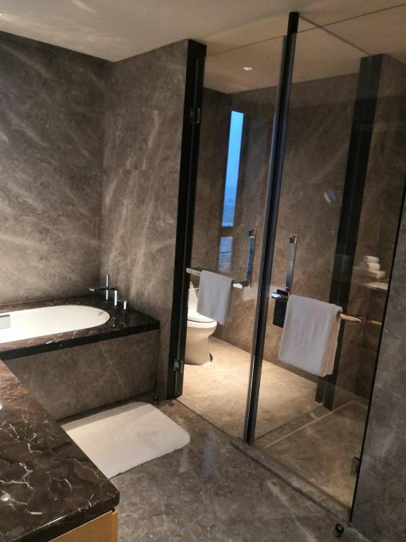 Koupelna v ubytování Courtyard by Marriott Shanghai Hongqiao