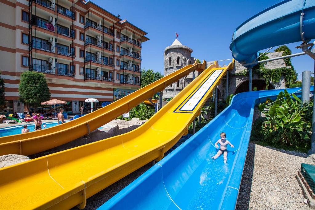 Bazén v ubytování Adalya Art Side - Ultra All Inclusive nebo v jeho okolí