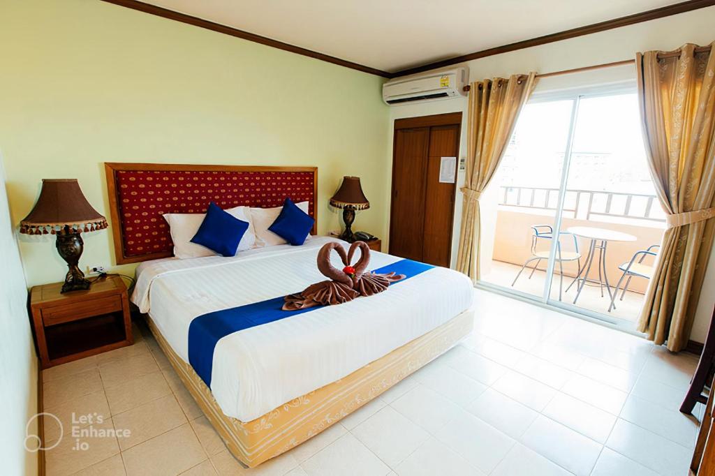 Postel nebo postele na pokoji v ubytování Thipurai Beach Hotel