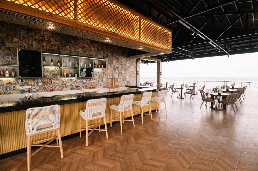 Lounge nebo bar v ubytování Nouveau Resort