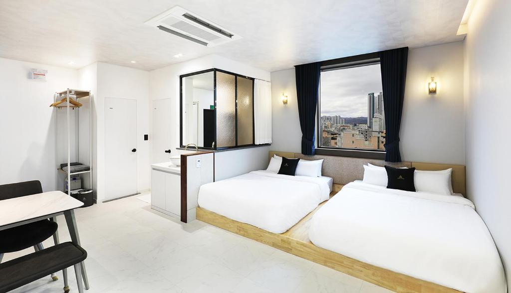 Postel nebo postele na pokoji v ubytování Hotel Intro Chuncheon