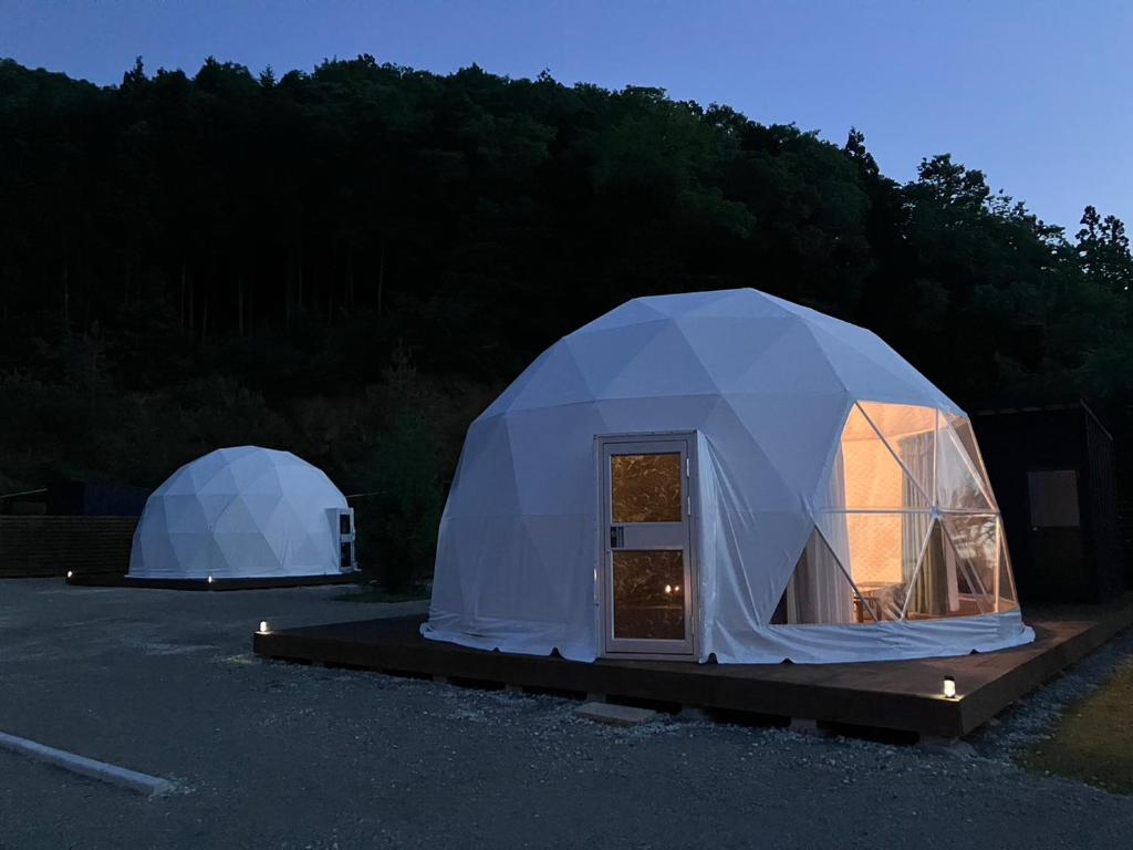 Příroda nedaleko luxury tent