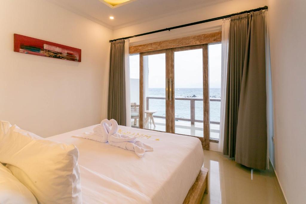 Utama Villas Beach Front Candidasa - Suite With Sea View