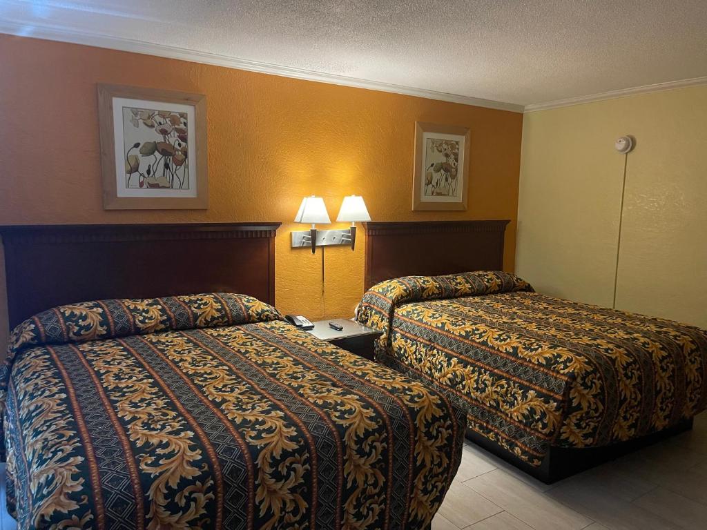 Postel nebo postele na pokoji v ubytování Kings Rest Motel