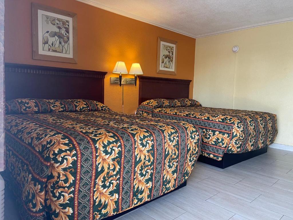 Postel nebo postele na pokoji v ubytování Kings Rest Motel