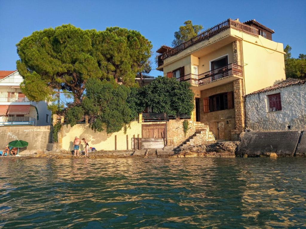 Φυσικό τοπίο κοντά σε αυτή η παραθεριστική κατοικία