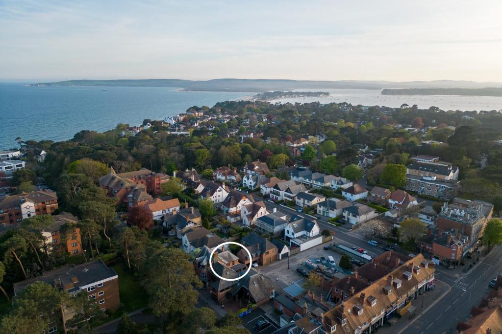 an aerial view of a town next to the water at Lovely 1-Bedroom GF flat in Canford Cliffs in Canford Cliffs