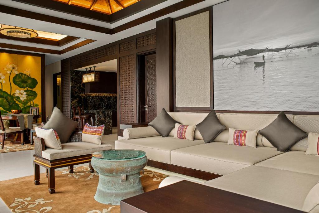 Three-bedroom Seaview Hillside Villa with Heated Pool