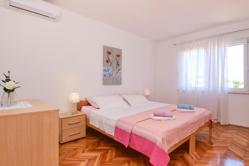 Postel nebo postele na pokoji v ubytování Sea View Apartment Sandra in Mali Lošinj