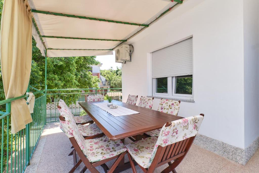 Balkón nebo terasa v ubytování Sea View Apartment Sandra in Mali Lošinj
