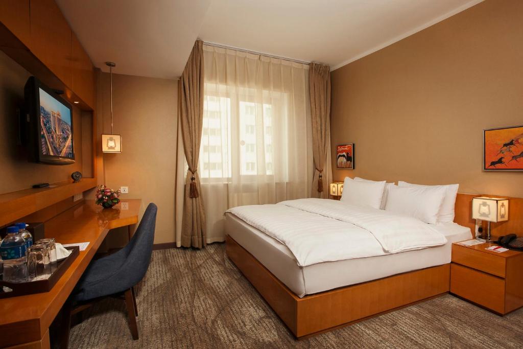 Ramada Ulaanbaatar City Center - キングベッドのある標準室