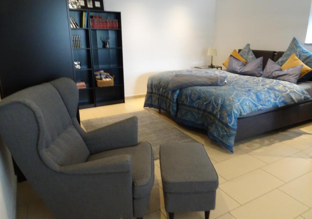 Katil atau katil-katil dalam bilik di schöne Ferienwohnung 2,5 Zimmer in Stadtnähe mit eigenem Hofgarten