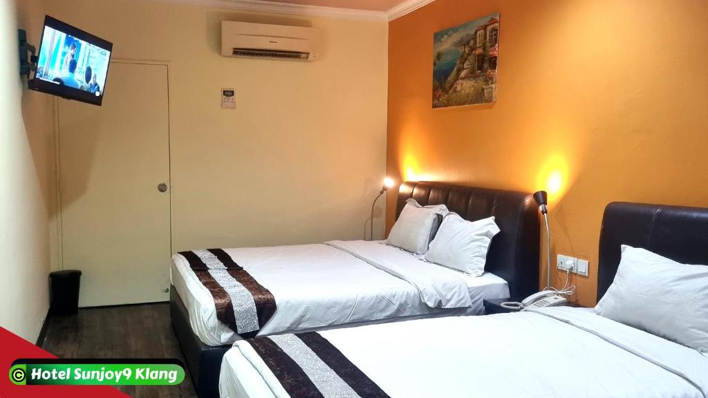 Postel nebo postele na pokoji v ubytování Hotel Sunjoy9 Klang