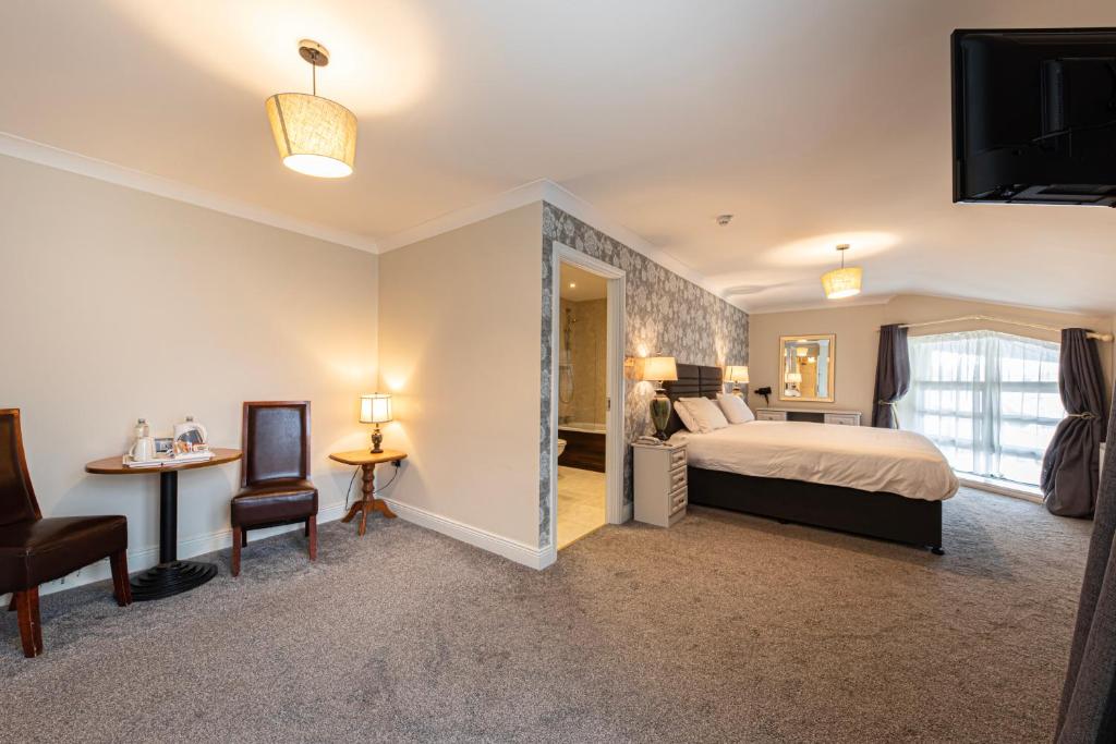 Postel nebo postele na pokoji v ubytování Ballina Manor Hotel