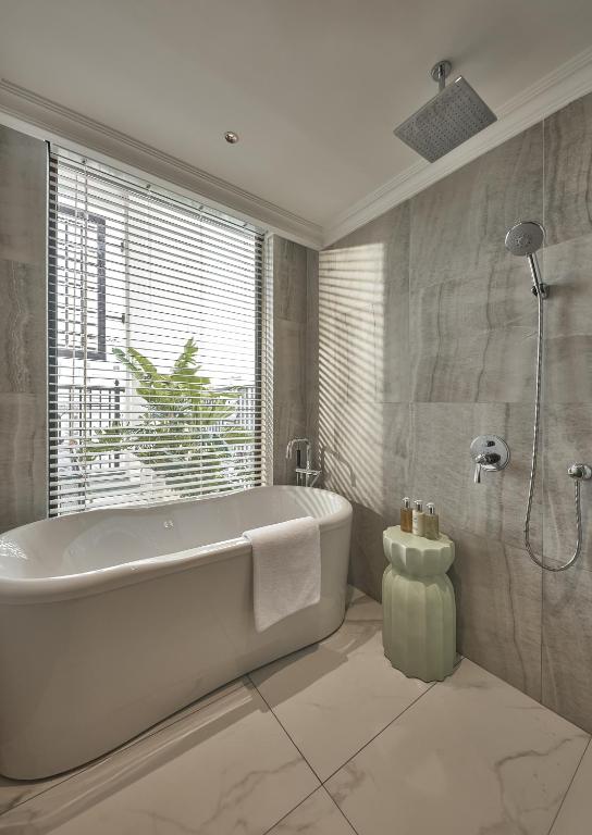 La Siesta Premium Saigon - 13