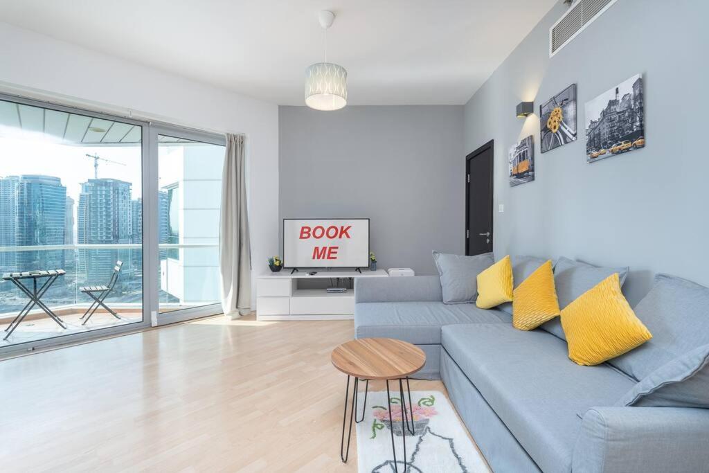 I sleep 6 & central in the Marina!