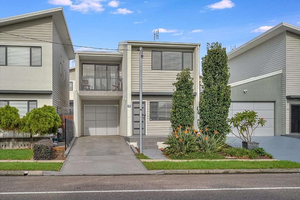 Lambton Road Townhouse, New Lambton (updated prices 2024)