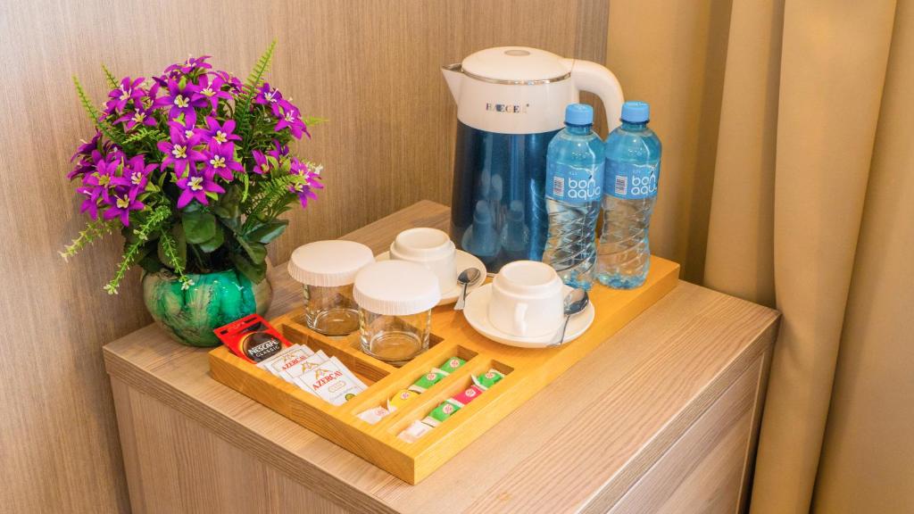 Příslušenství pro přípravu čaje a kávy v ubytování Grand Midway Hotel