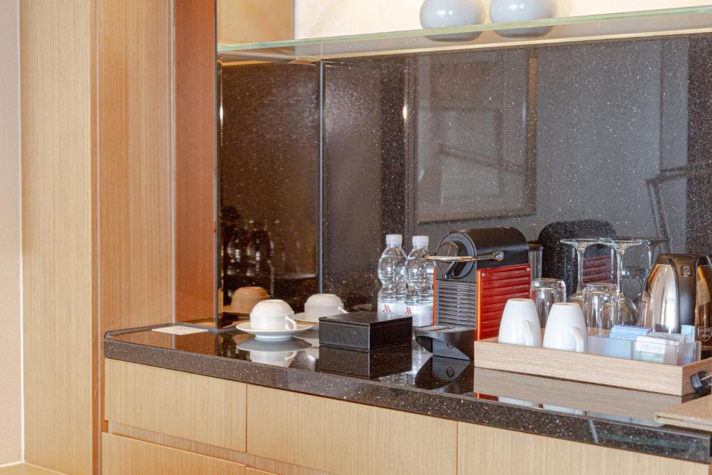 Kuchyň nebo kuchyňský kout v ubytování Zhuhai Marriott Hotel