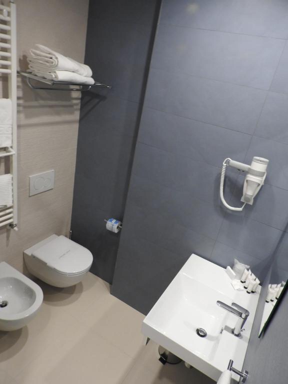 A bathroom at Hotel Carducci